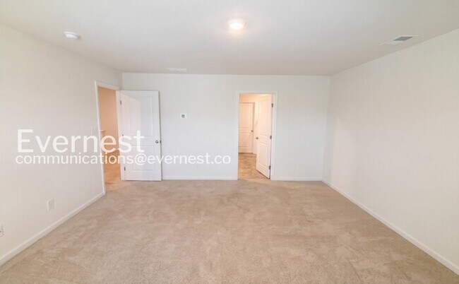 Building Photo - 3-Bed/2.5-Bath Spacious Home/Available Now!