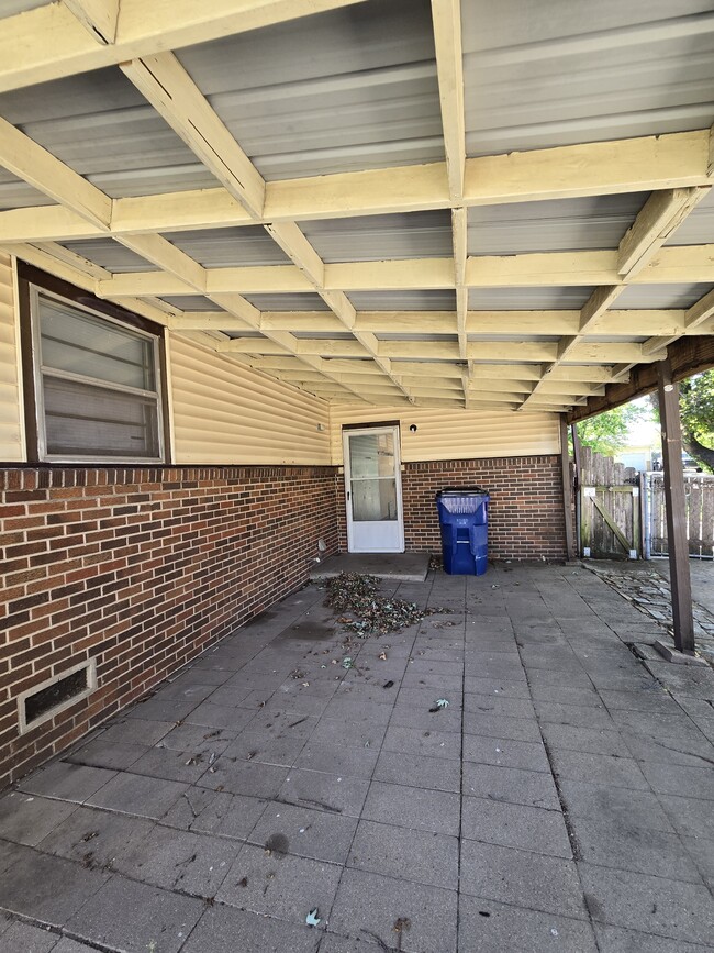 Building Photo - 902 N Colorado St