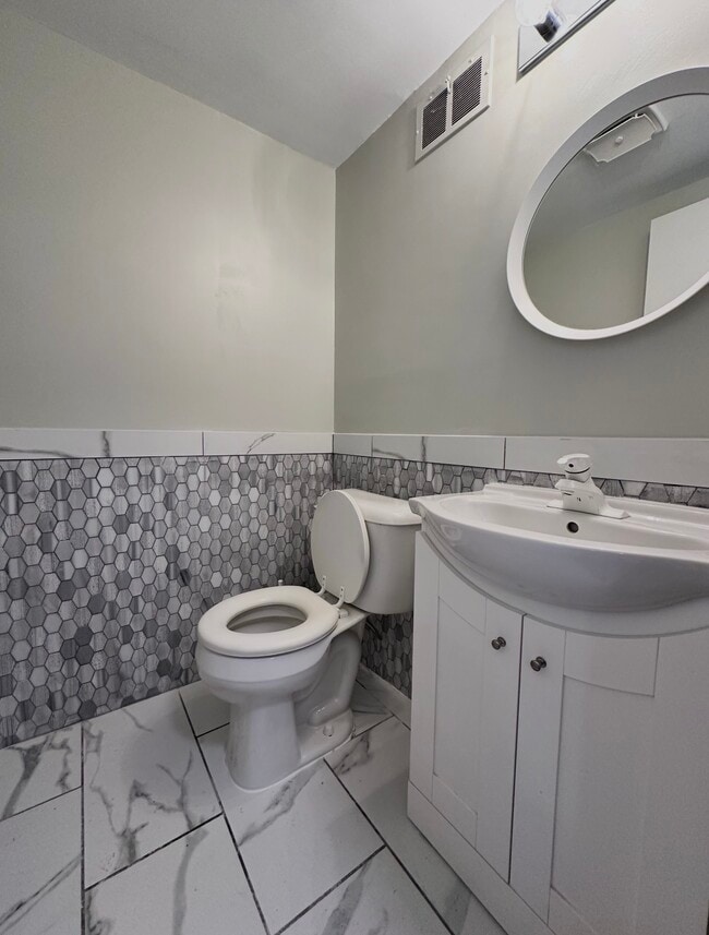 Building Photo - 5285 Hardwoods Dr