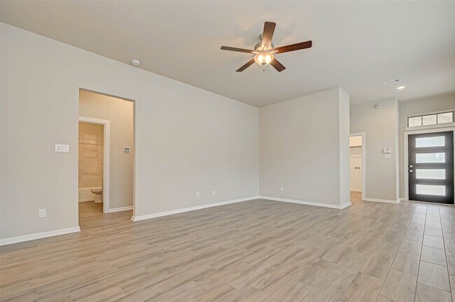 Building Photo - 348 Rise Ln