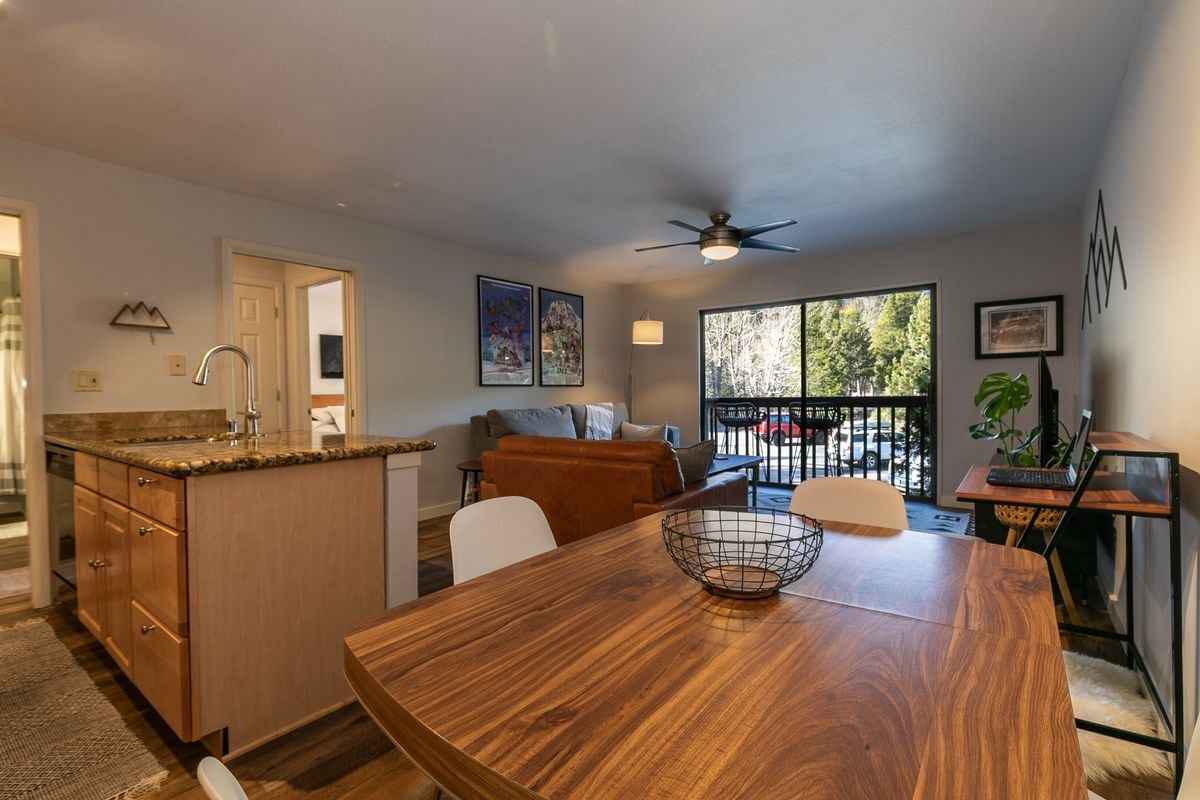 Building Photo - 420 Squaw Creek Rd