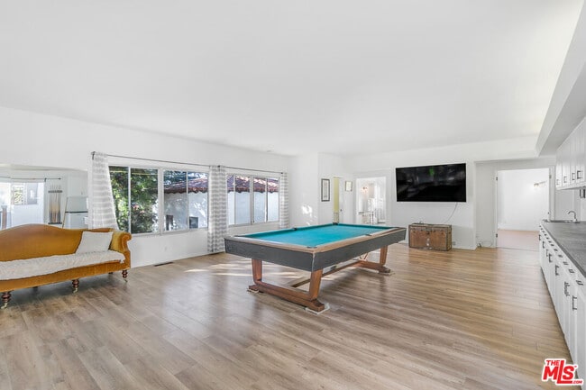 Building Photo - 1530 Valley View Rd