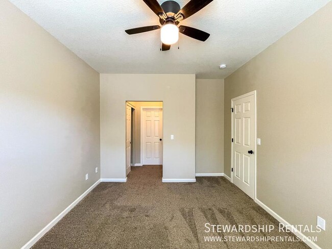 Building Photo - 618 Camden Ln