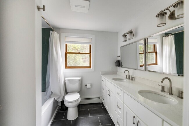 Building Photo - 6 Paquette Ln