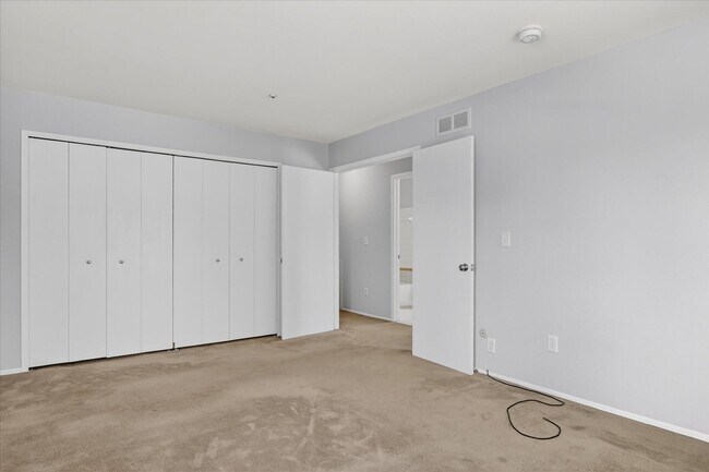 Building Photo - 41070 Southwind Dr