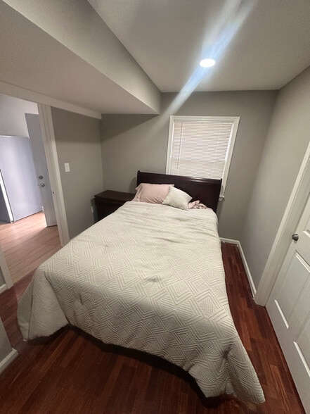 Building Photo - 2608 Village Ln