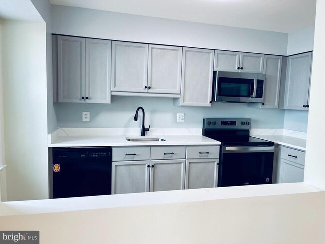 Building Photo - 32 Fendall Ave