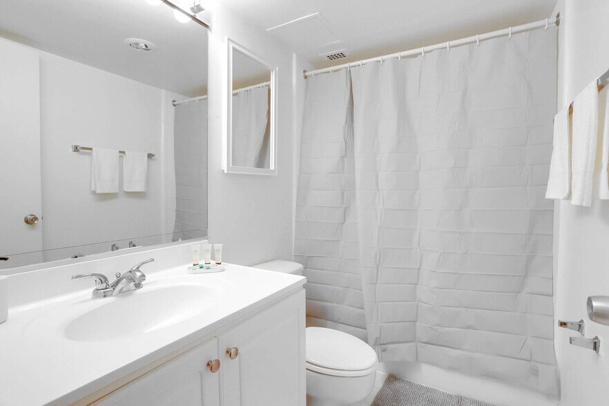 Building Photo - 320 23rd St S