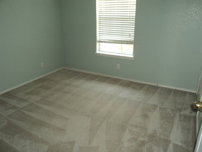 Building Photo - 3501 Woodrow Dr