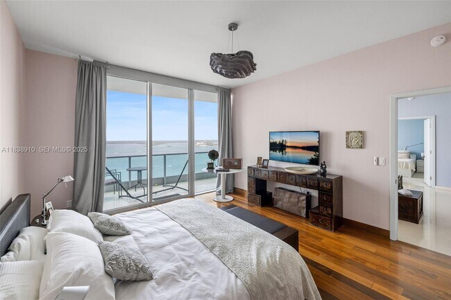 Building Photo - 1331 Brickell Bay Dr