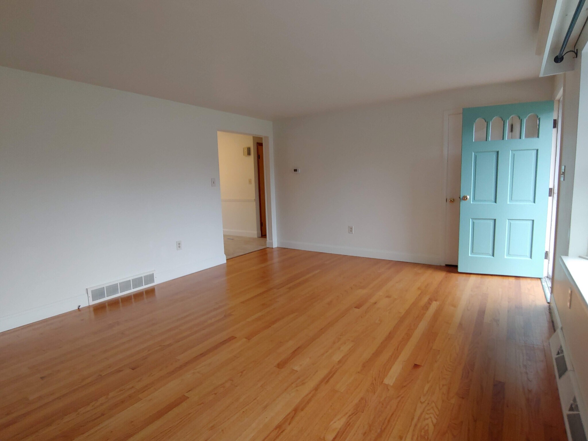 Building Photo - 325 Fairview Dr