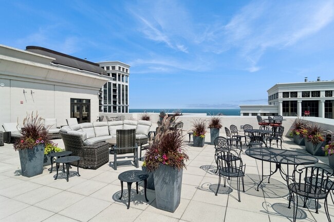 Building Photo - 1322 S Prairie Ave