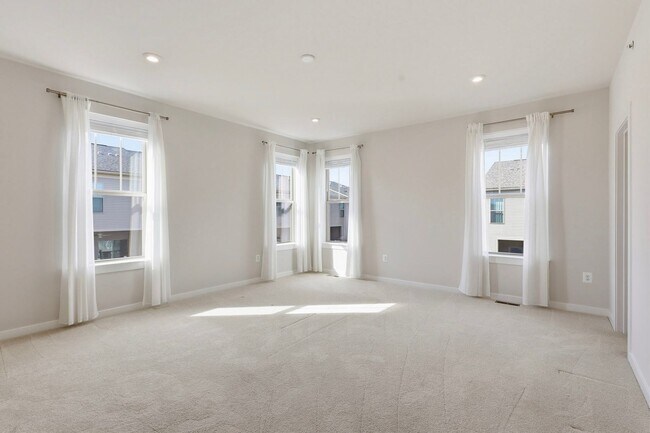 Building Photo - ***Coming Soon*** Stunning and Sun-filled 3 Bed 2.5 Bath Condo In Village At Manassas Park Condo