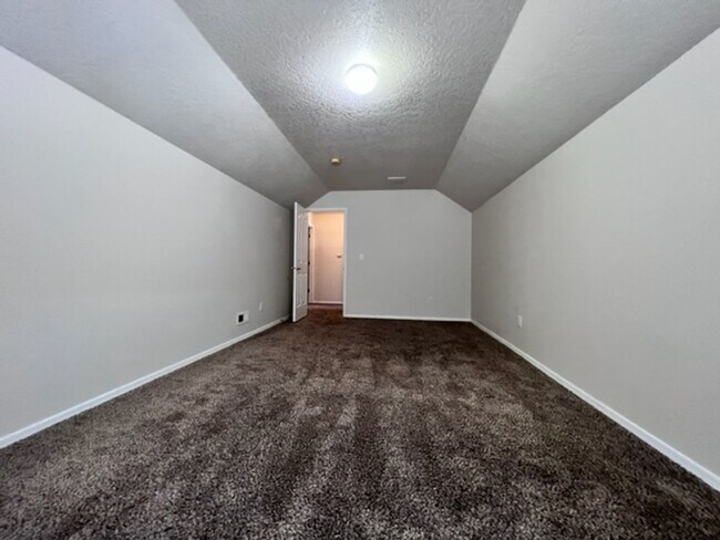 Building Photo - 3137 W Pudu St