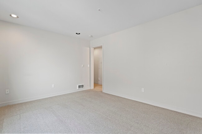 Building Photo - 601 W Mercer Pl