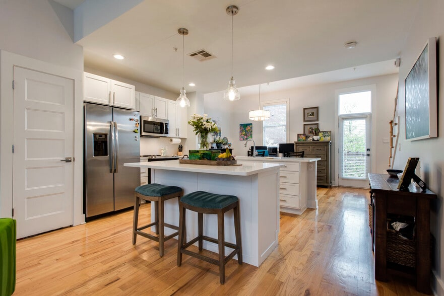 Building Photo - 508 Madison St