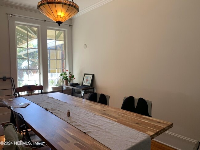 Building Photo - 2117 River Blvd