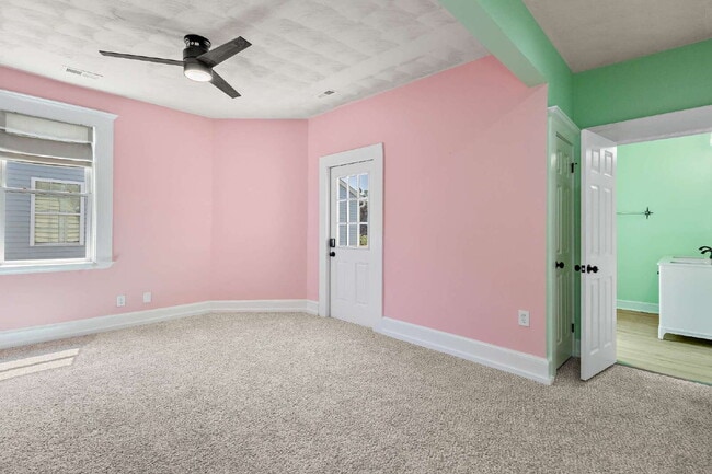 Building Photo - Amazing home in Phoebus