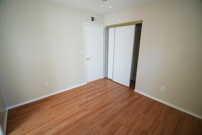 Building Photo - Welcome home to this gorgeous 3-bedroom, 2.5-bath home located in the highly desirable Riverwalk ...