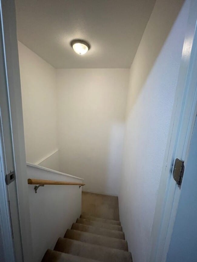 Building Photo - Beautiful 3 bedroom 3 bathroom!!