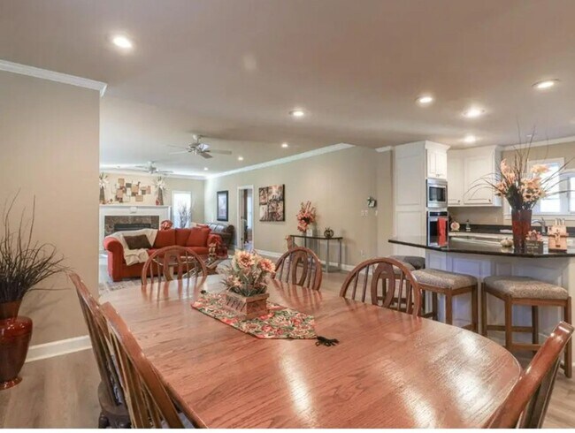 Building Photo - 3 Bed / 4.5 Bath - 3902 sq. feet!
