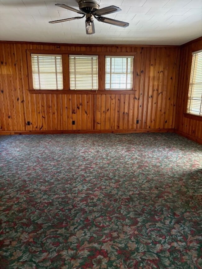 Building Photo - Well Maintained Older Home with Central HVAC