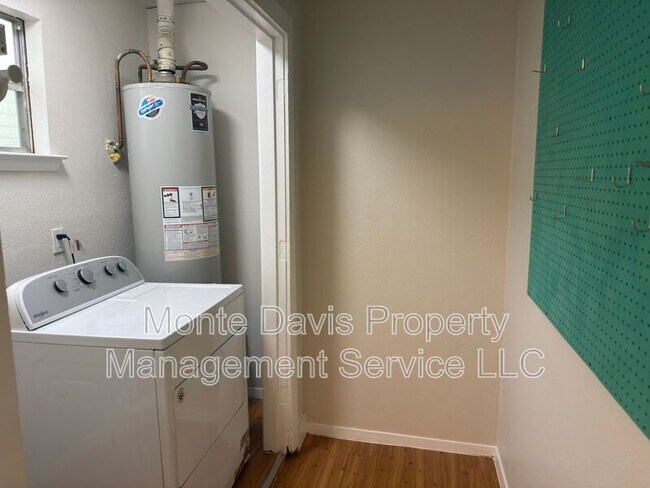 Building Photo - 115 Waller St