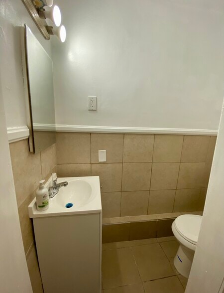 Bathroom - 6954 Long Beach Blvd