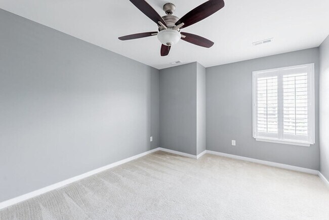 Building Photo - Gorgeous Moseley Townhome with Low-Maintenance Living!