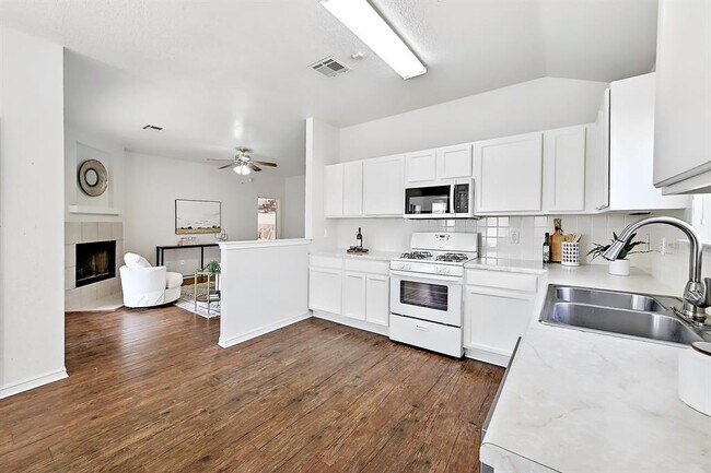 Building Photo - 117 Rosemary Cove