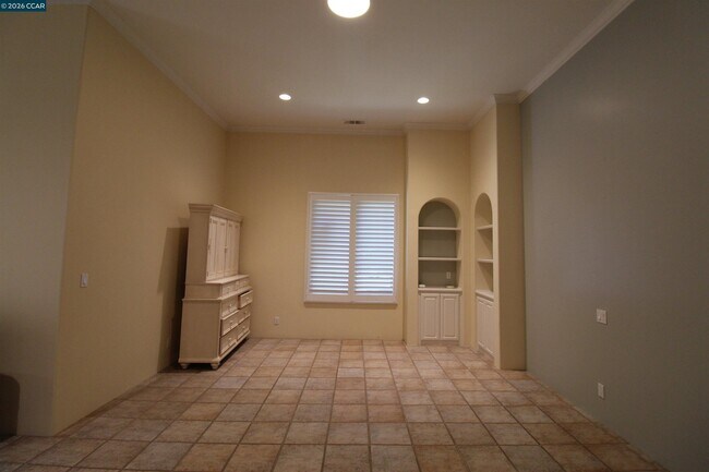 Building Photo - 348 Pheasant Run Dr