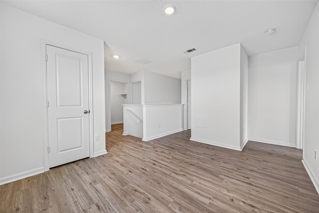 Building Photo - 654 Amesbury Rd