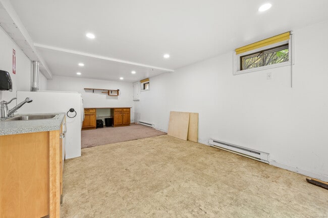 Building Photo - 4 Hemlock Terrace Extension