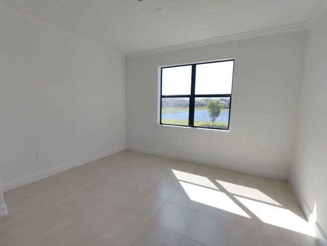 Building Photo - 6140 Baywood Ct