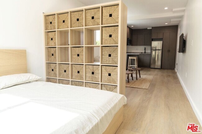 Building Photo - 623 Mariposa Ave