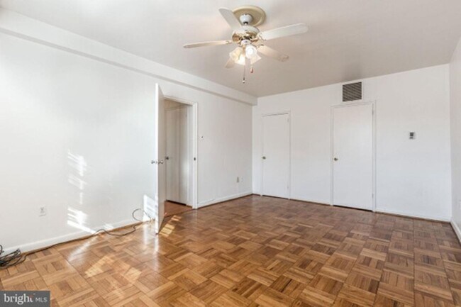 Building Photo - Spacious Tuscany/Canterbury 1bd/1ba Condo with W/D! Available 8/14