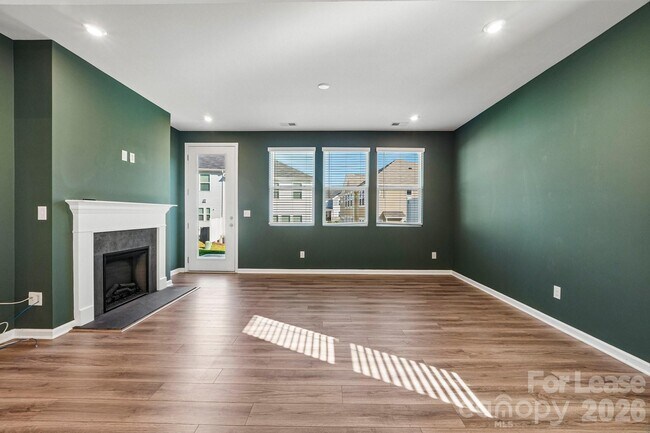 Building Photo - 15618 Little Bluestem St