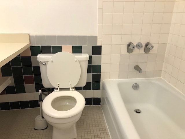 Bath room - 13 Adams Ct