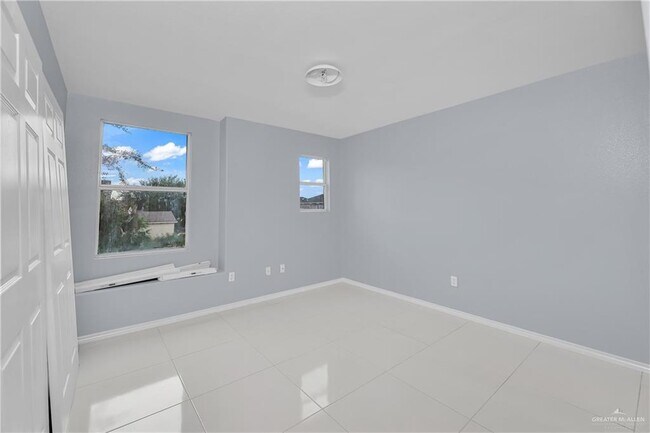 Building Photo - 2208 Eagle Landing Dr