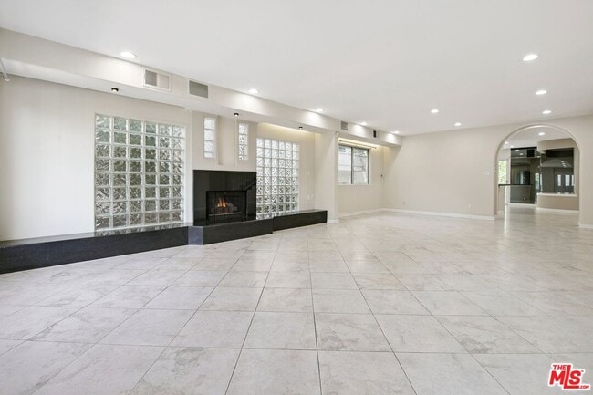 Building Photo - 12010 Texas Ave