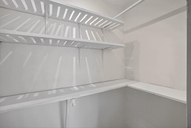 Building Photo - 4051 NE 13th Ave