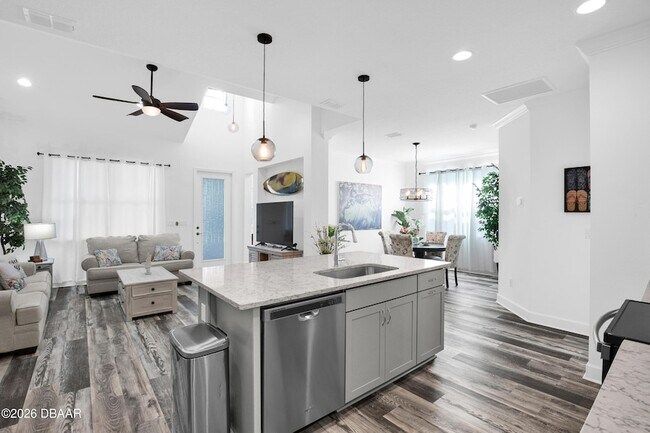 Building Photo - 402 Parrot Ln