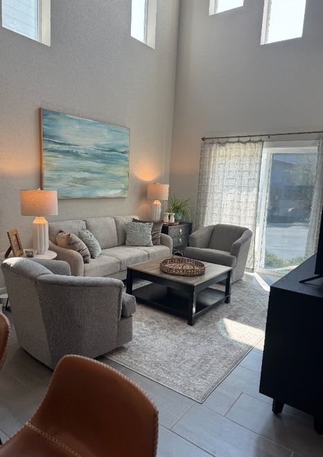 Building Photo - 210 Rainbow Dr