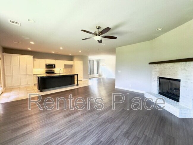 Building Photo - 130 W 130th St S
