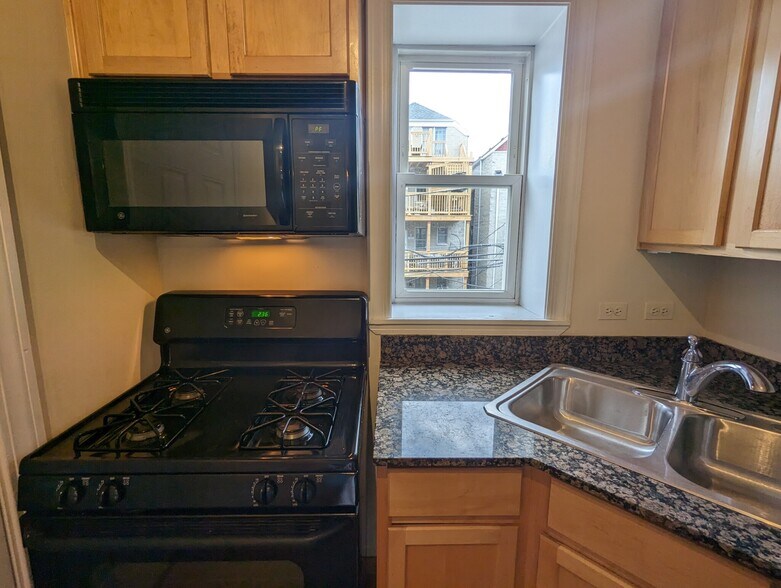 Building Photo - 3244 N Clifton Ave