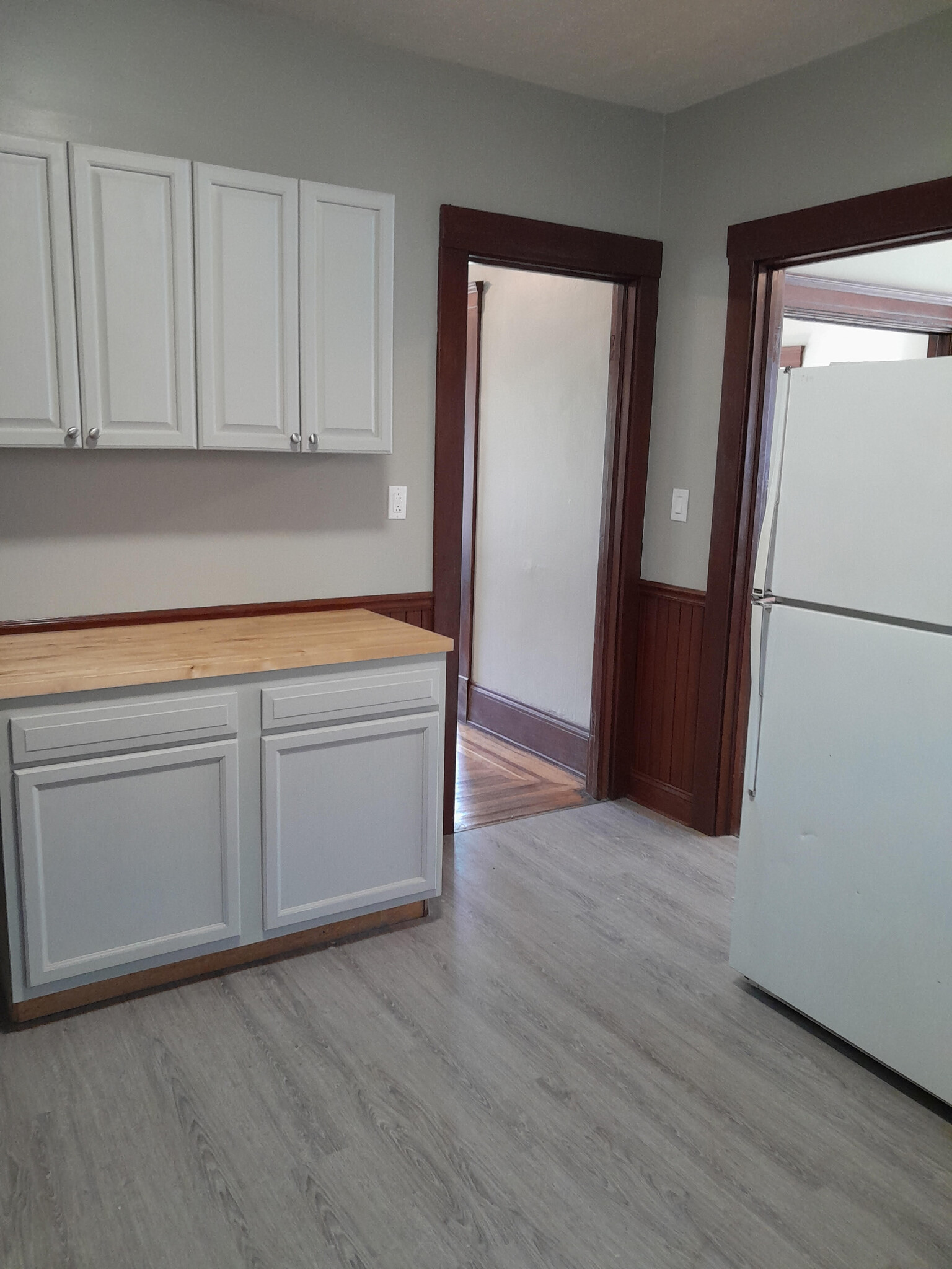 Kitchen - 1377 W 61st St