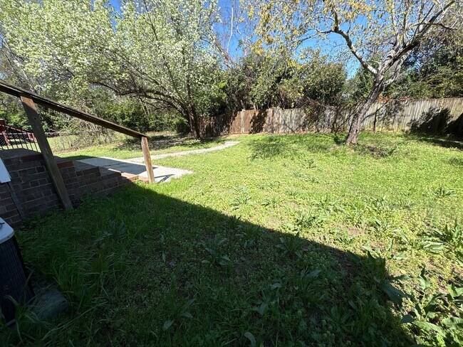 Building Photo - 2737 Royal St