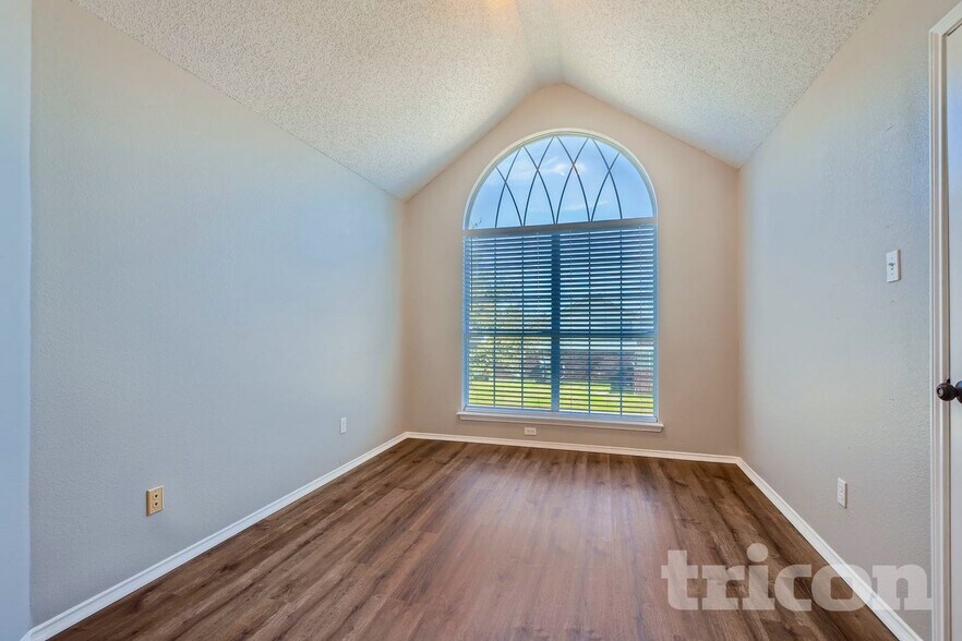 Building Photo - 4649 Devonshire Dr