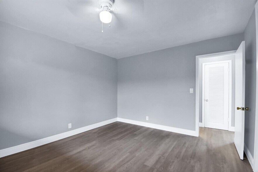 Building Photo - 4751 NE 21st Ter