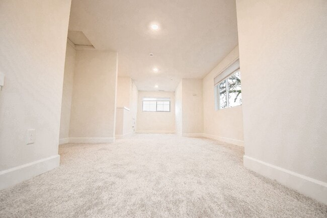 Building Photo - Beautiful 4 Bedroom 3.5 BA Home! Mother in Law Suite, Attached Garage & Top floor Bonus Room!